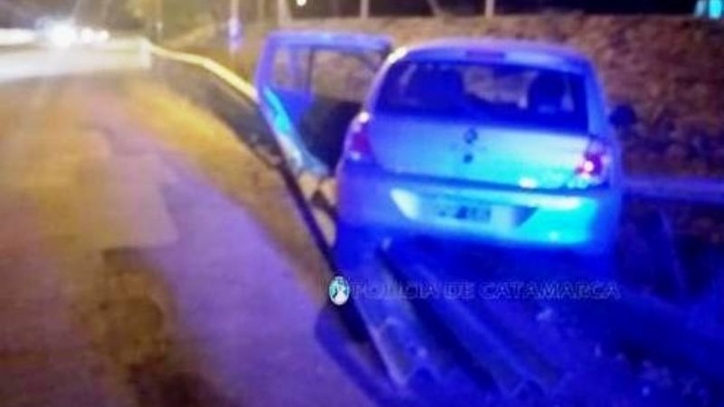 Terminó debajo del guardarrail