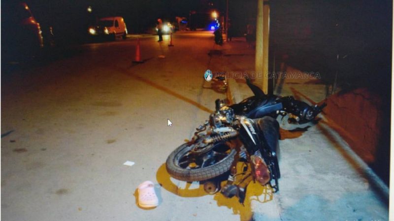 Conductor ebrio chocó a una moto estacionada y una adolescente terminó herida