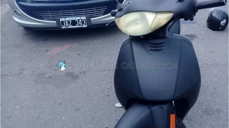Mujer en moto protagonizó un choque en el centro