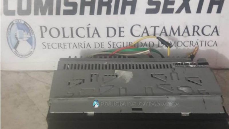Ladrón escapó y dejó abandonado un estéreo robado