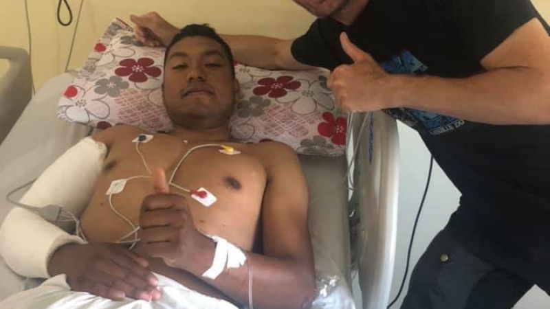 Atleta visitó y agradeció a policía herido tras un fuerte choque