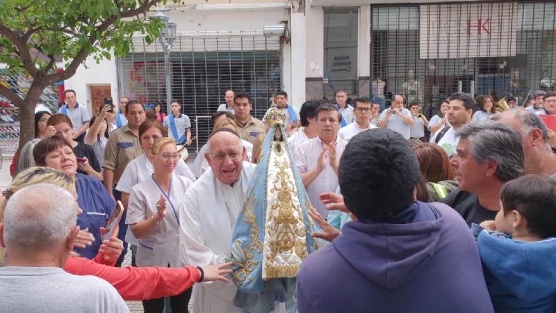 Emotivo recibimiento a la Madre del Valle en Sanidad Municipal