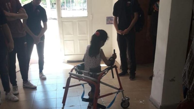 Alumnos restauraron andador de “Alitas de Ángel”