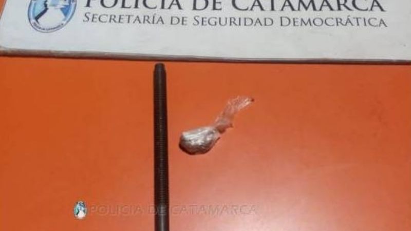 Arrestan a siete personas, secuestran una moto y droga