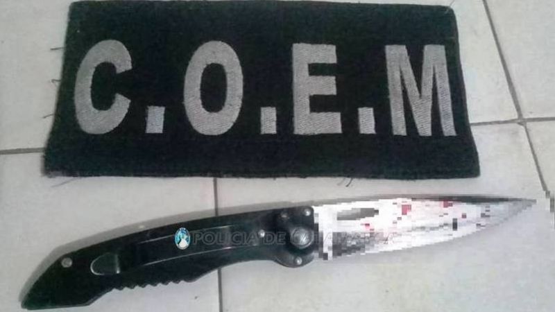 Vecinos atacaron a policías para defender a un joven armado