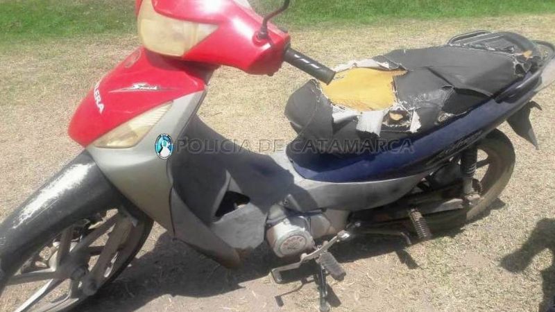 Encuentran una moto robada en un descampado en Recreo