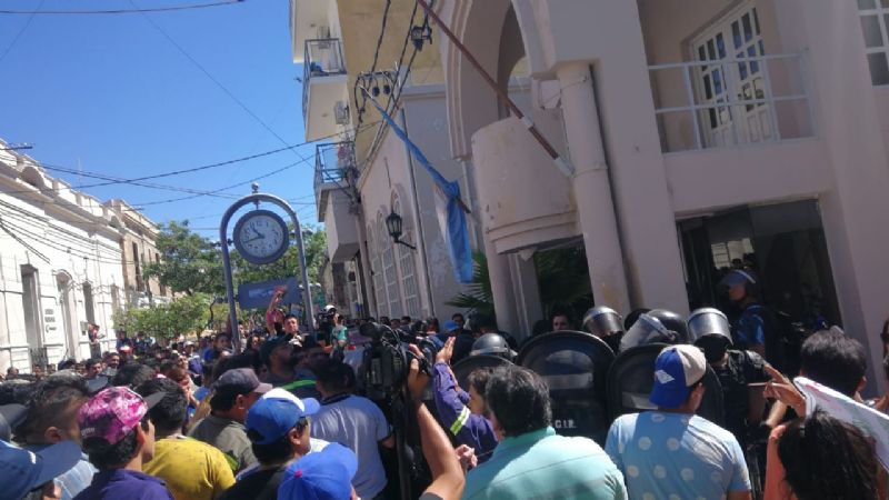 Graves incidentes en el Concejo Deliberante por la protesta del SOEM