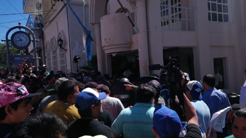Graves incidentes en el Concejo Deliberante por la protesta del SOEM