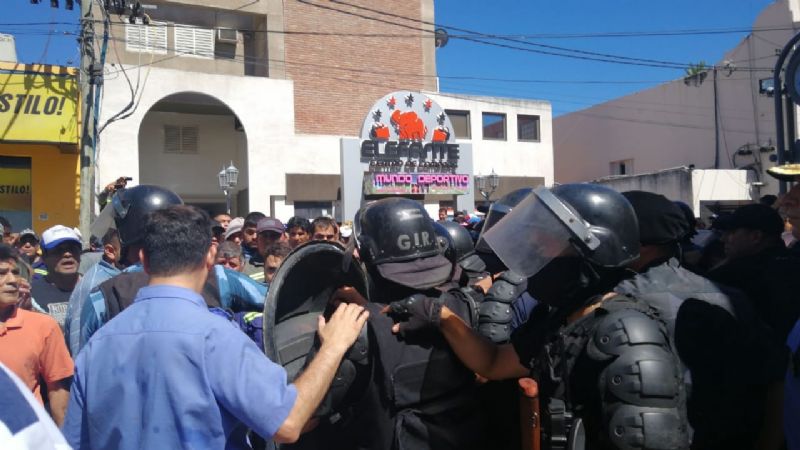 Graves incidentes en el Concejo Deliberante por la protesta del SOEM