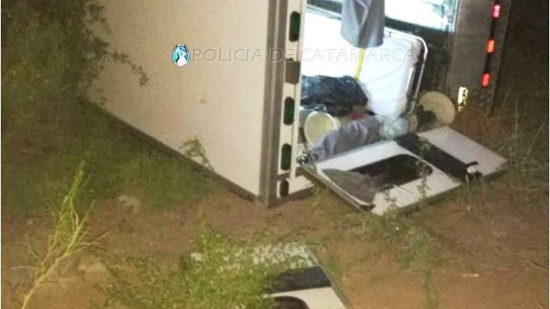 Ambulancia que trasladaba a paciente volcó por esquivar animal