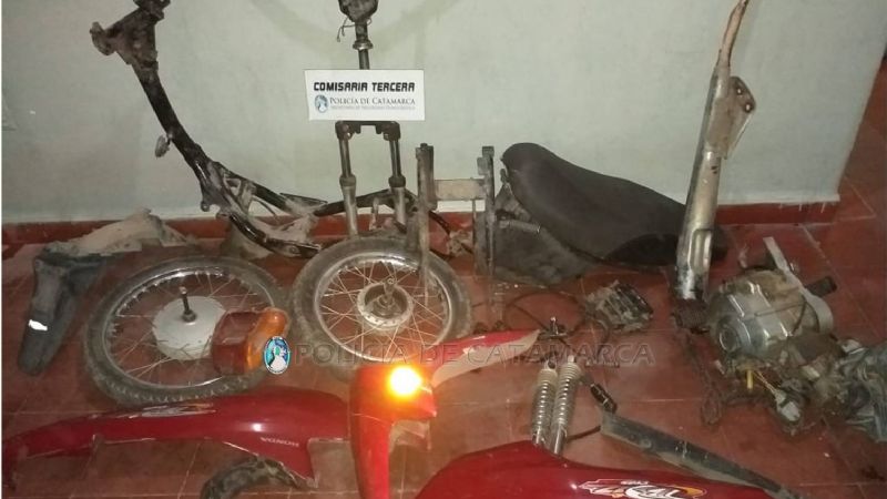 Robaban motos y enterraban sus partes a la orilla del río