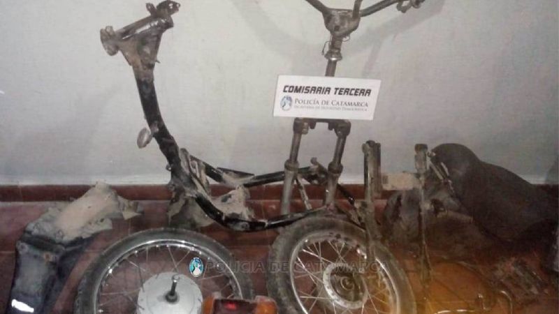 Robaban motos y enterraban sus partes a la orilla del río