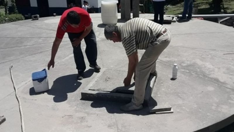 Analizan muestras de agua de localidades de Pomán