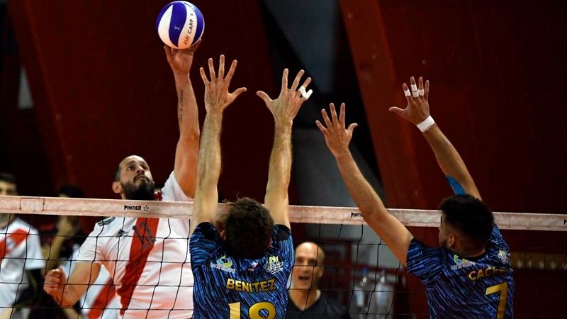 Ateneo ganaba; pero perdió 1-3 ante River, en la A1