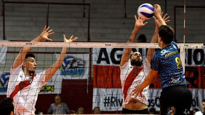 Ateneo ganaba; pero perdió 1-3 ante River, en la A1