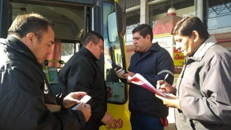 Detectan a un chofer de colectivo que conducía alcoholizado