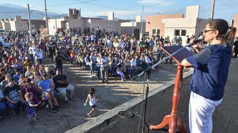 Corpacci entregó viviendas en Valle Chico