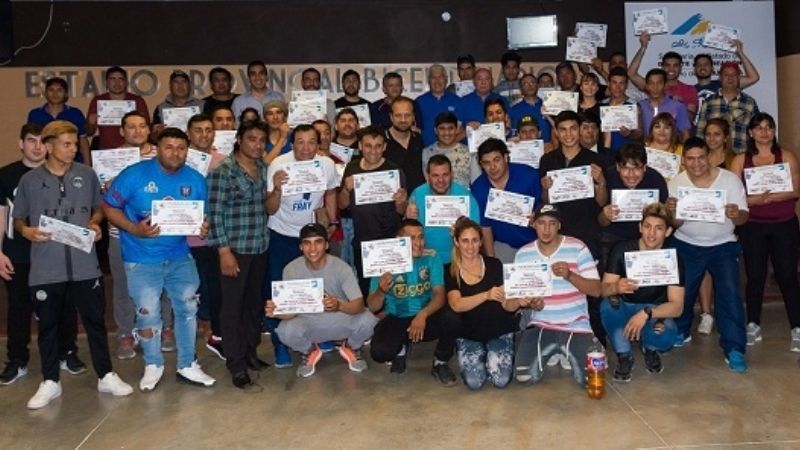 56 egresados en el curso Provincial de Boxeo, de la la FCB