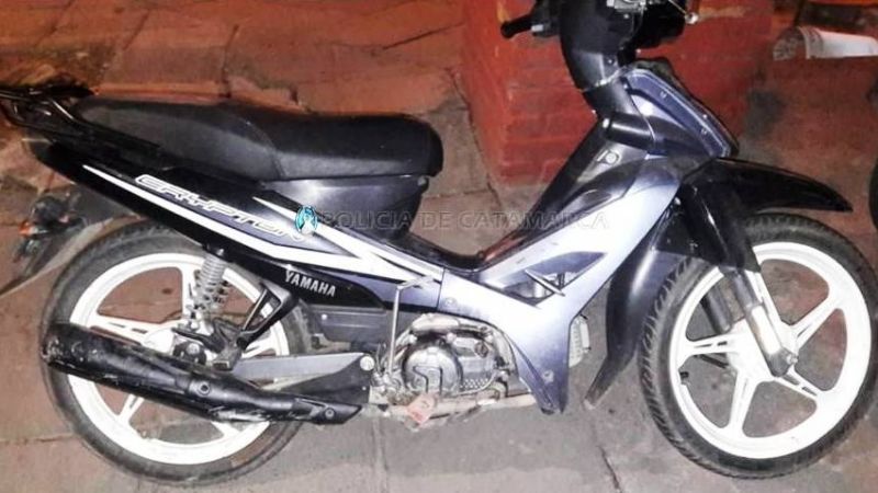 Intentaron robarle a una mujer en la parada de colectivo