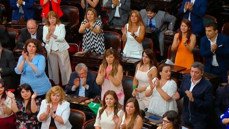 Aplausos de pie para Alberto: "Ni Una Menos debe ser una bandera"