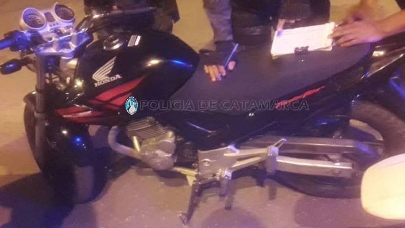 Secuestran una moto y aprehenden a un joven requerido por la Justicia