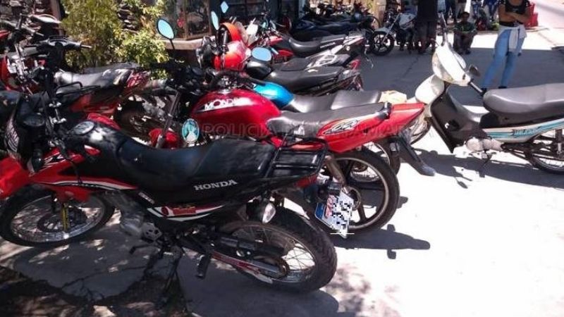 Secuestran más de 400 vehículos en puestos camineros