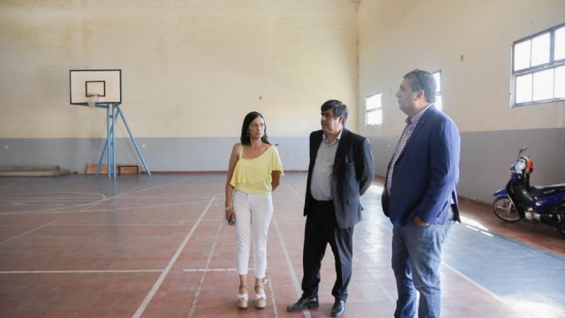 Recorrida por polideportivos por el inicio de las colonias de verano
