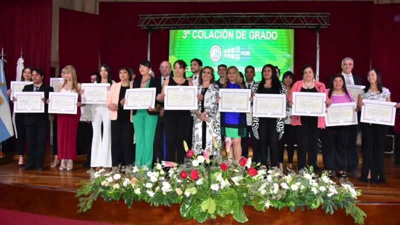 Ciencias Exactas y Naturales otorgó sus títulos a 64 nuevos graduados