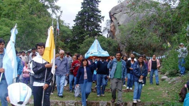 En Anjullón, se preparan para celebrar a la Virgen del Valle