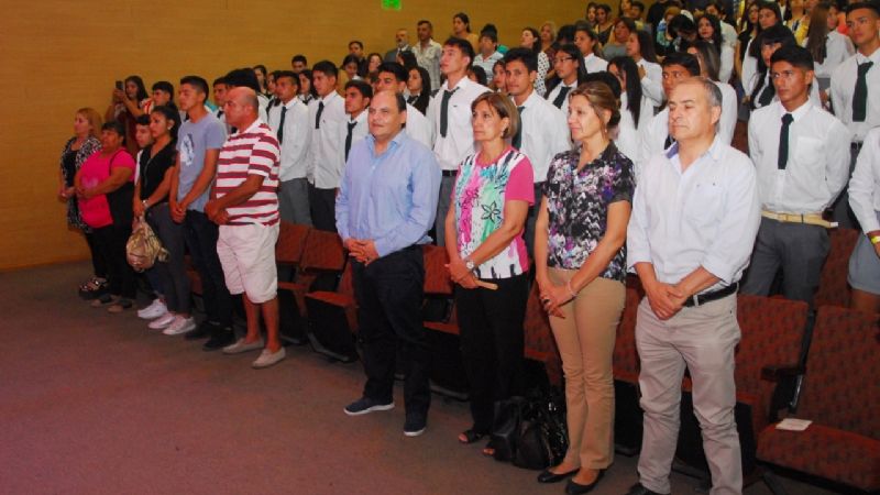 Gustavo en el acto de la escuela “Gabriel Levene”