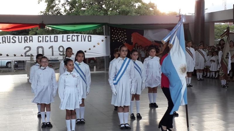 Gustavo en el acto de la escuela “Gabriel Levene”