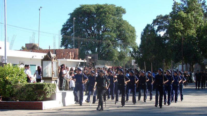 Corte de calles por acto de cadetes de la Policía