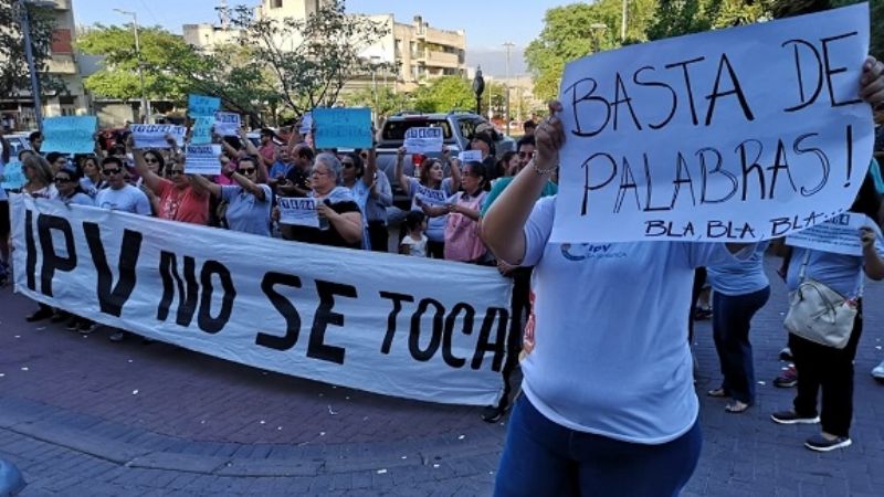 Trabajadores del IPV continúan de protesta