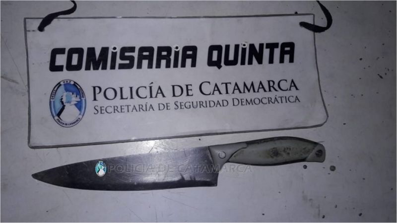 Detienen a dos personas, secuestran un cuchillo y una moto