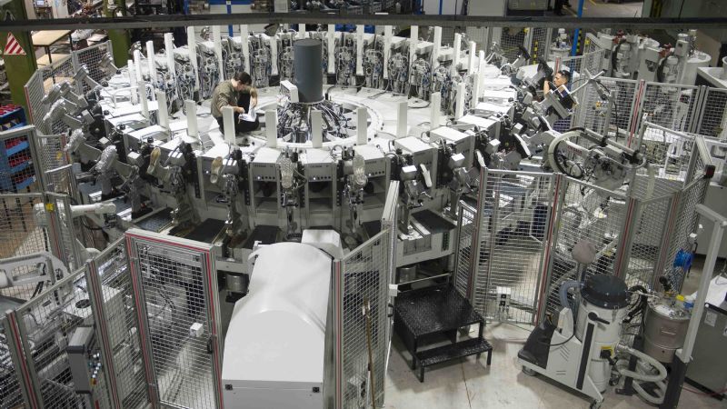 CONFECAT inauguró nueva maquinaria de avanzada en su fábrica central