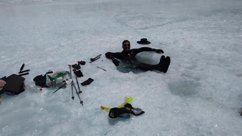 Record de inmersión: bucearon en la laguna Ojos del Salado