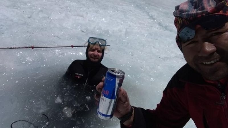 Record de inmersión: bucearon en la laguna Ojos del Salado