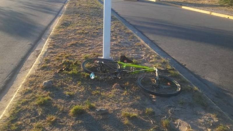Ciclista chocó contra un poste en la Quebrada de Moreira