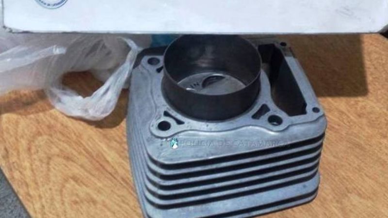 Aprehenden a dos jóvenes cuando vendían motopartes