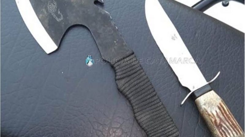 Amenazaba a los vecinos con un hacha y un puñal