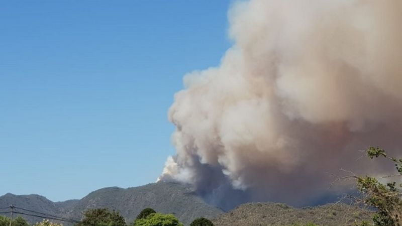 Impresionante incendio en el cerro Gracian