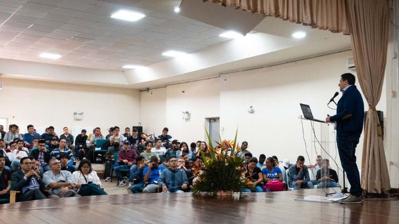 Docente e investigador de la UNCA en seminario internacional