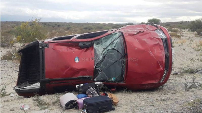Vuelco con cinco heridos en Santa María