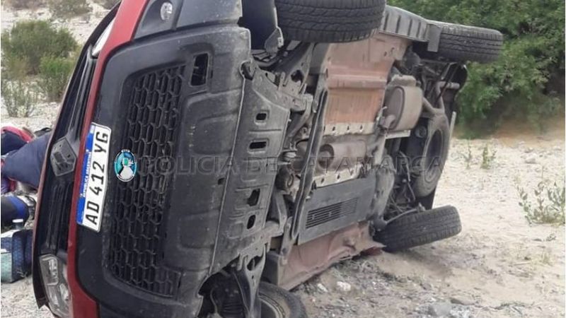 Vuelco con cinco heridos en Santa María