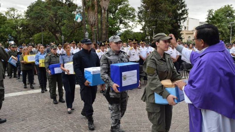 La Policía rindió homenaje a la Virgen del Valle