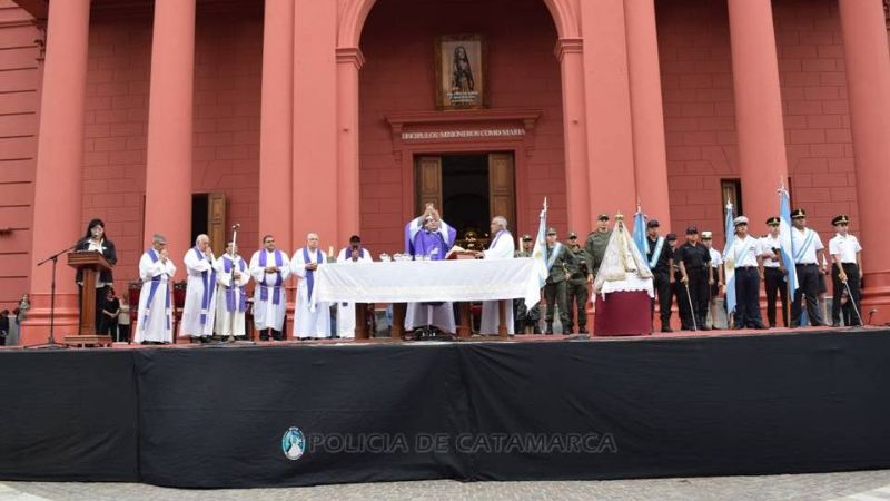 La Policía rindió homenaje a la Virgen del Valle
