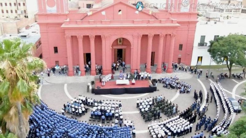 La Policía rindió homenaje a la Virgen del Valle