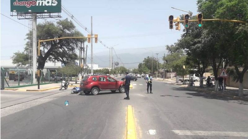 Chocaron una moto y una camioneta: dos heridos