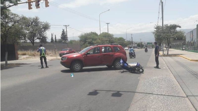 Chocaron una moto y una camioneta: dos heridos