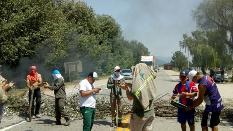 Piquete por despidos en el Municipio de Paclín